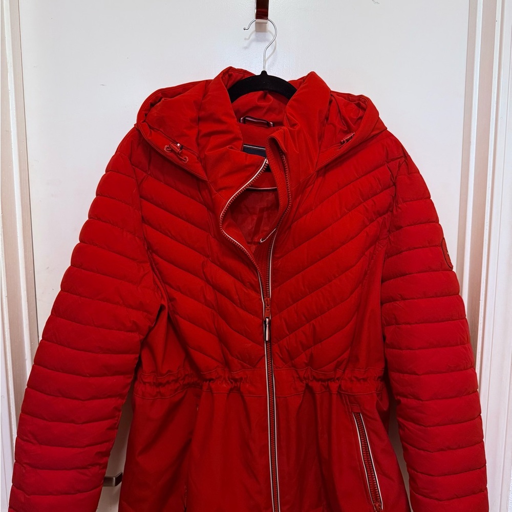 Tommy Hilfiger Red Puffer Jacket with Quilted Design and Stand-Up Collar